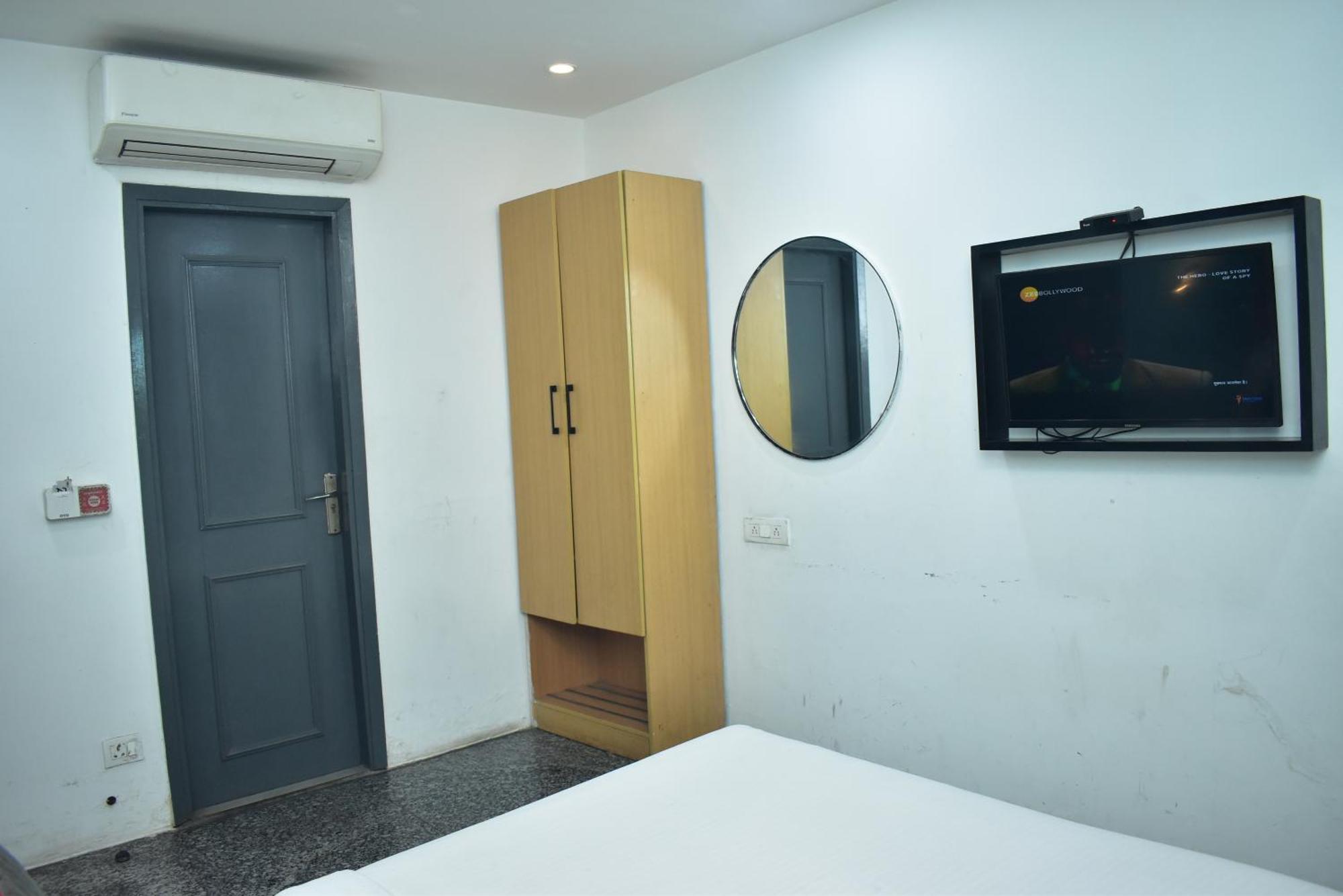 Qotel Comfort Golden Saffron Punjabi Bagh Nueva Delhi Exterior foto