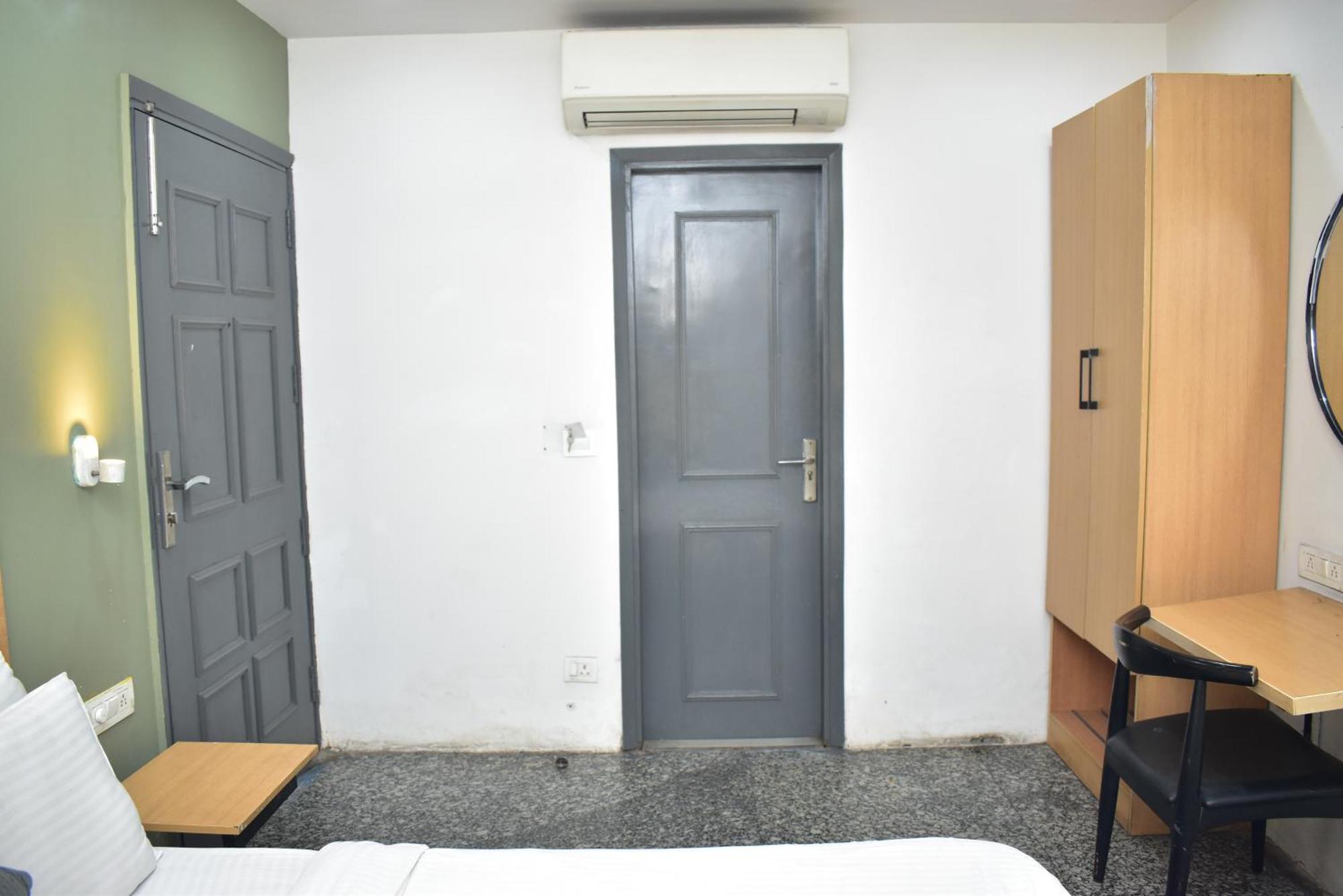 Qotel Comfort Golden Saffron Punjabi Bagh Nueva Delhi Exterior foto