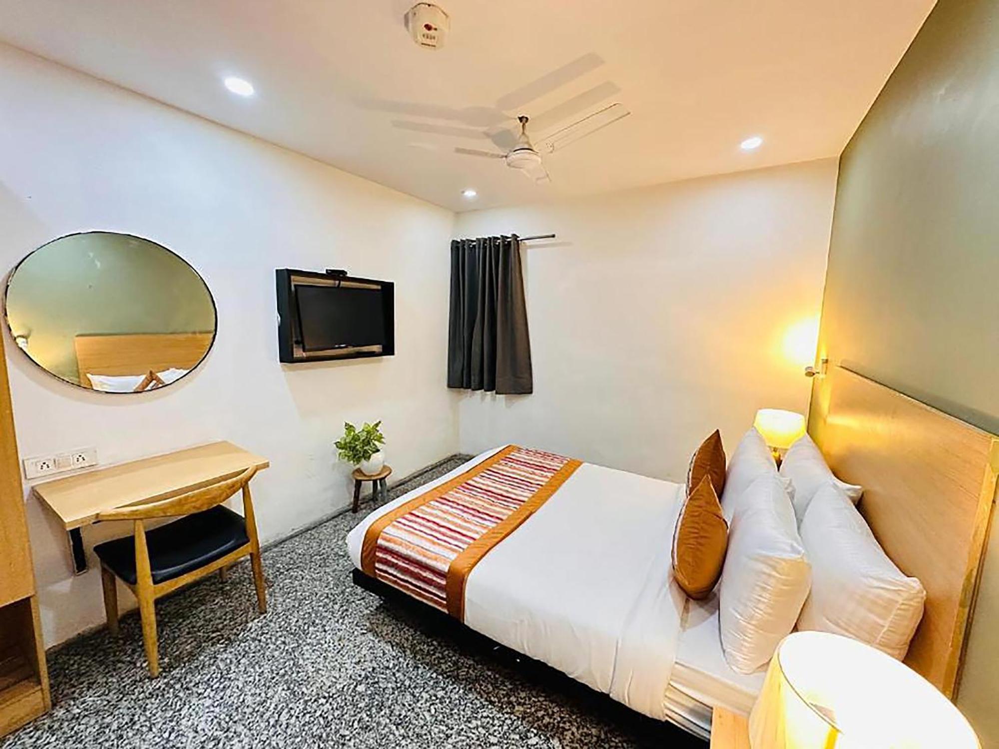 Qotel Comfort Golden Saffron Punjabi Bagh Nueva Delhi Exterior foto