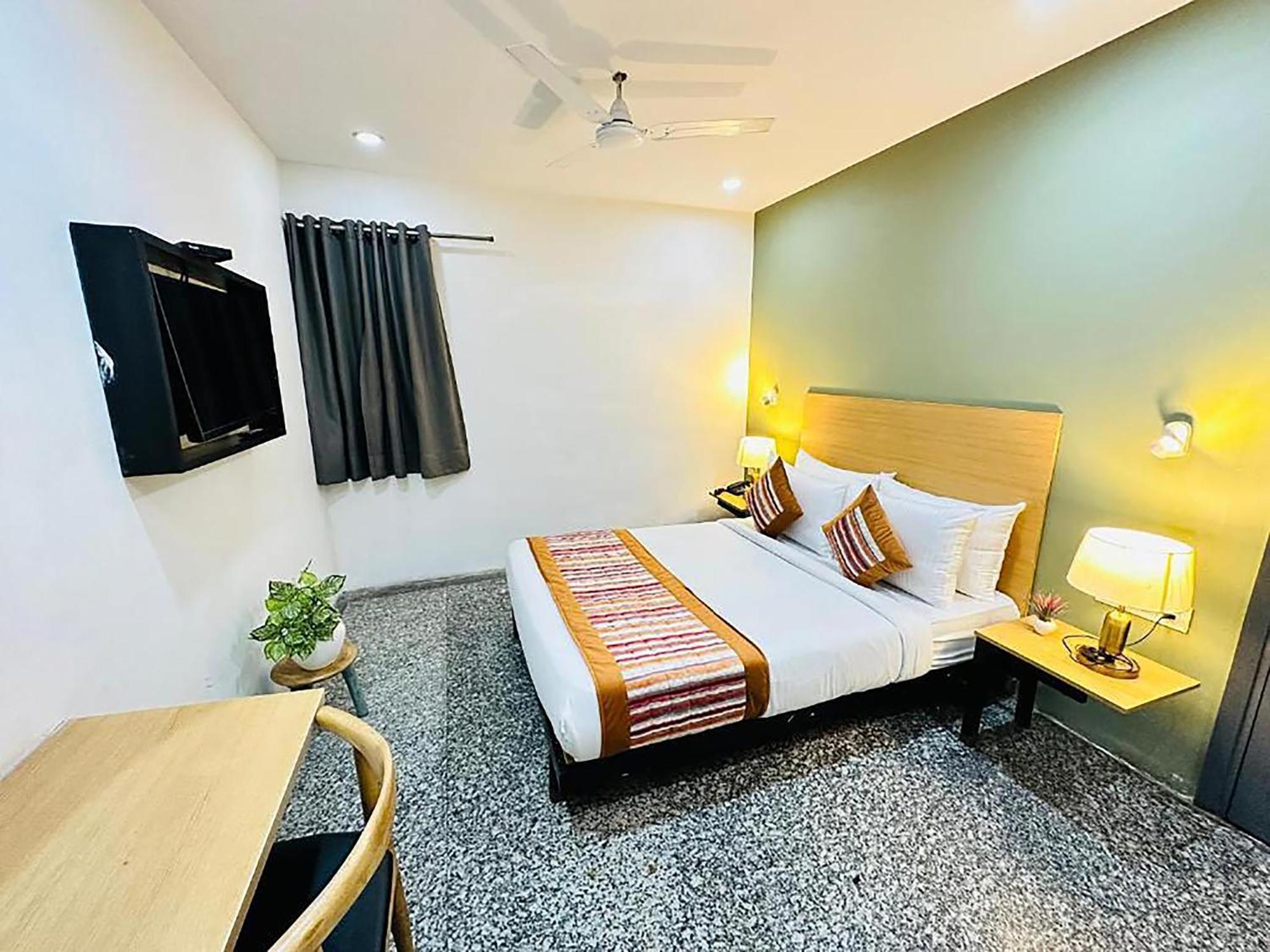 Qotel Comfort Golden Saffron Punjabi Bagh Nueva Delhi Exterior foto