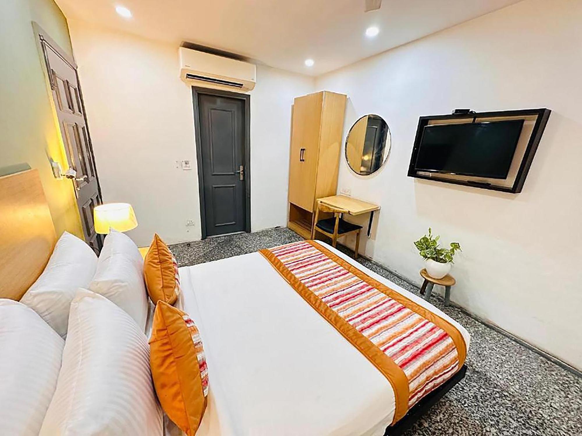 Qotel Comfort Golden Saffron Punjabi Bagh Nueva Delhi Exterior foto